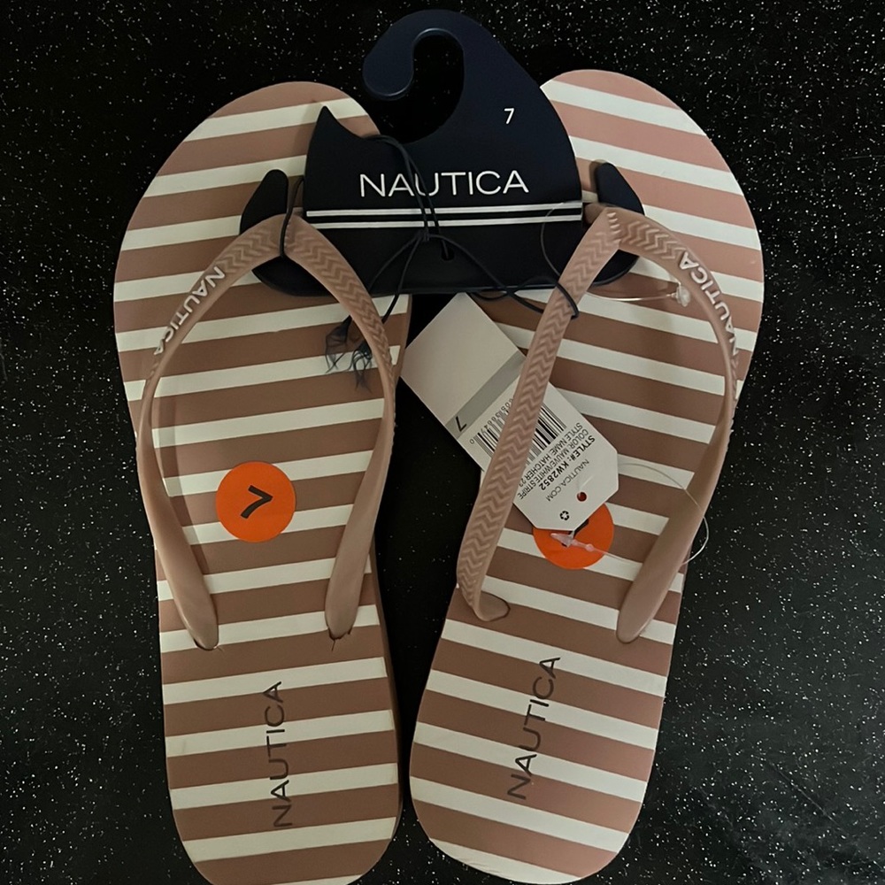 NWT Nautica flip flops